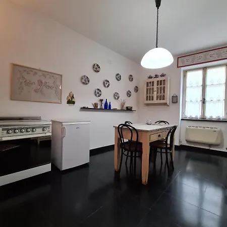 Mansarda A Finalborgo - Fascino E Tradizione *