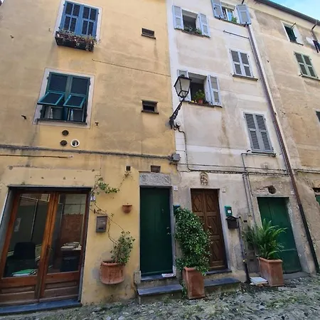 Apartment Mansarda A Finalborgo - Fascino E Tradizione Finale Ligure